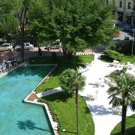 Hotel Della Citta Et De La Ville ฟอร์ลี ภายนอก รูปภาพ