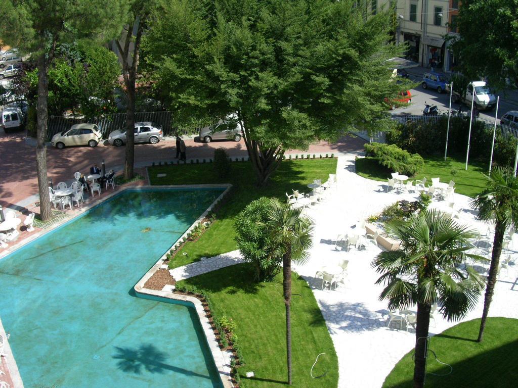 Hotel Della Citta Et De La Ville ฟอร์ลี ภายนอก รูปภาพ
